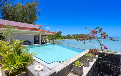 Villa LAGON Bleu, waterfront, private pool, 4 bed