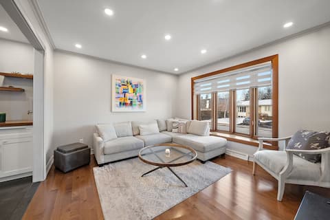 Top performing Airbnb: Stunning 4BR Home - Pool - Parking - EV charger in Chomedey