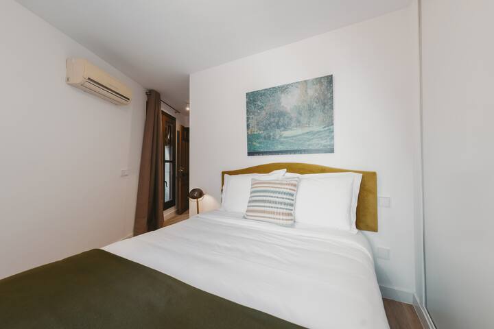 Dormitorio 2: aire acondicionado, cortinas opacas y ropa de cama incluida.