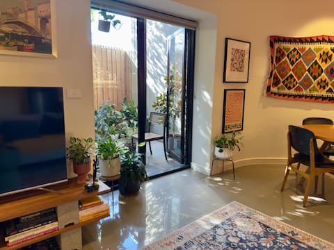 Bright 2br Footscray Apt | Work-Friendly + patio