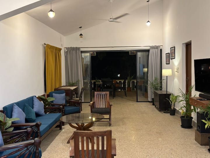 Living room image 4