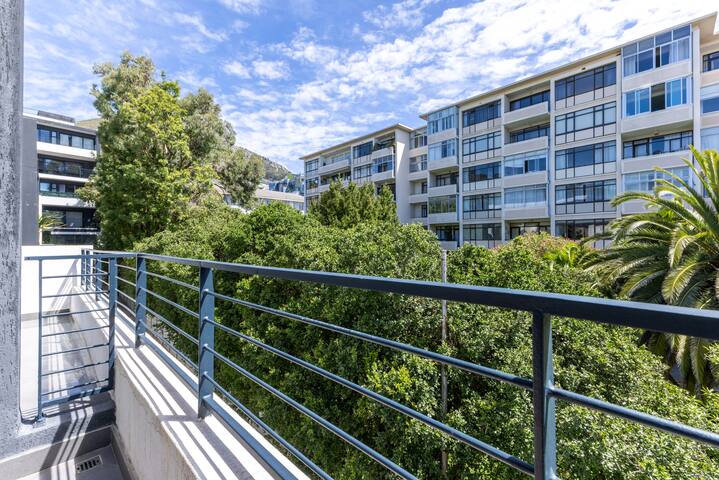 Luxury Sea Point 2 Bed Apartment | Pool gallery image 5