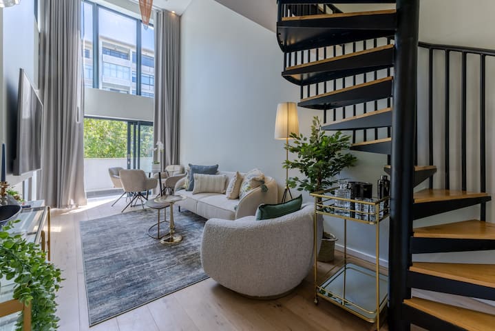 Luxury Sea Point 2 Bed Apartment | Pool