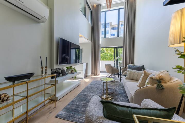 Luxury Sea Point 2 Bed Apartment | Pool gallery image 3