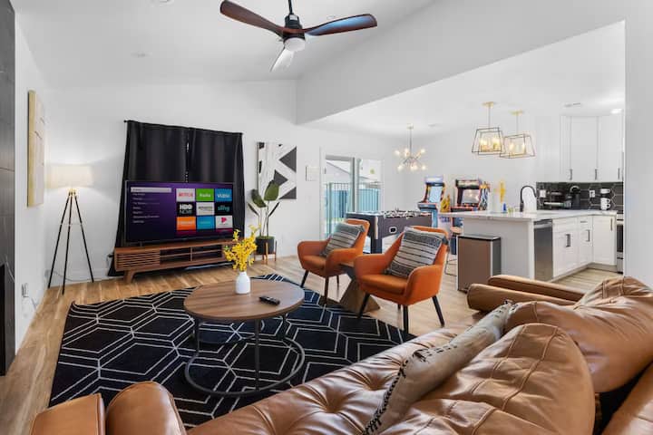 5bd Modern Oasis W/ Pool, Arcades & Bbq! - 노스라스베이거스