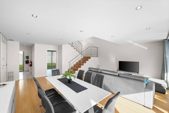 Charmy Villa Estoril- Check-in Automatico! gallery image 3