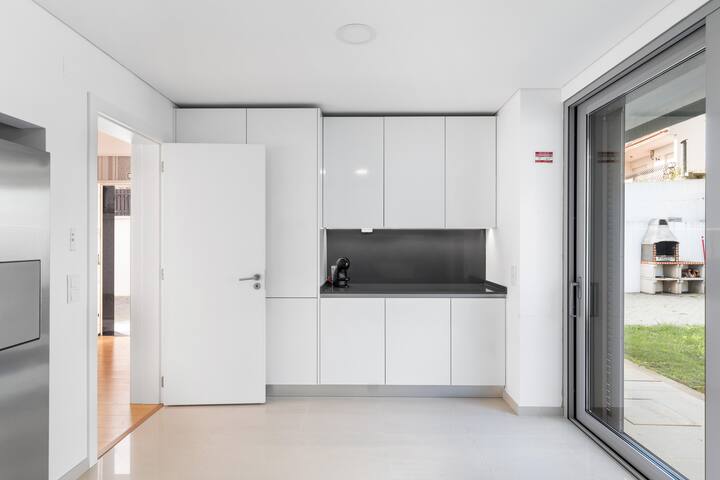 Charmy Villa Estoril- Check-in Automatico! gallery image 5