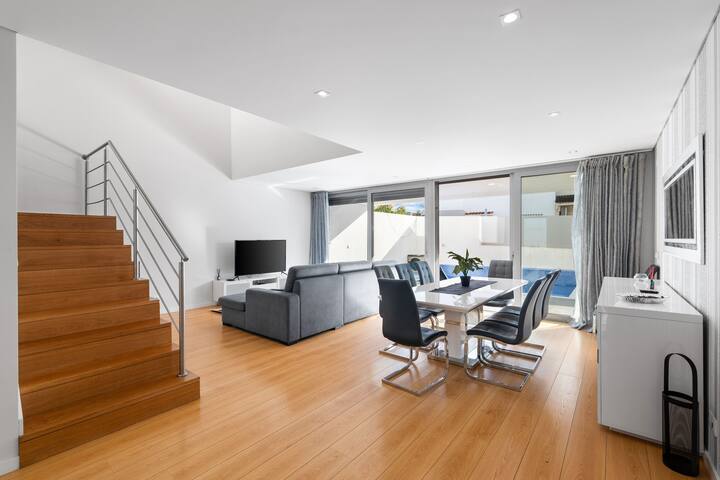 Charmy Villa Estoril- Check-in Automatico! gallery image 2