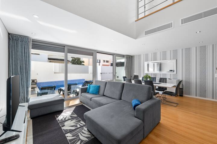 Charmy Villa Estoril- Check-in Automatico! gallery image 4