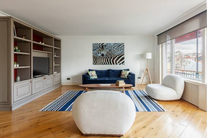 Luxury Modern 3Bed/2.5Bath Central Bright Pad #375 gallery image 2