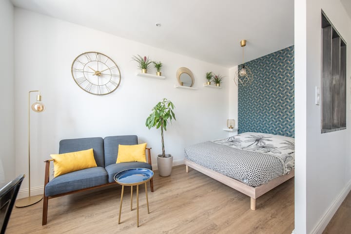 Hermoso espacio con cama cómoda. Un espacio luminoso y acogedor, perfecto para relajarse después de un día ajetreado. Disfrute de la comodidad y la tranquilidad para una estadía relajante.