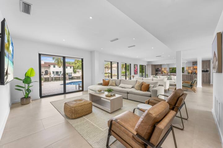 Stunning Luxury Home with Modern Elegance gallery image 5