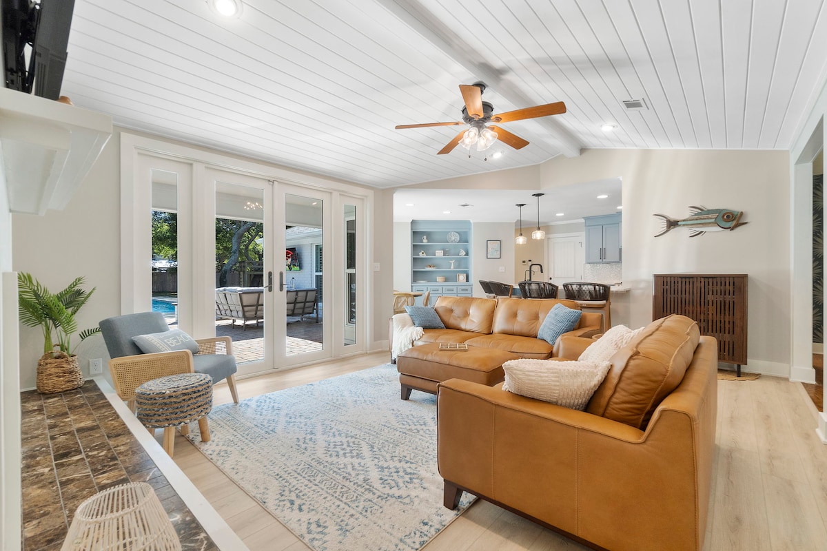 Top performing Airbnb: Hot Tub 6 mi to beach Pool B-Ball Hoop Bikes in Midway