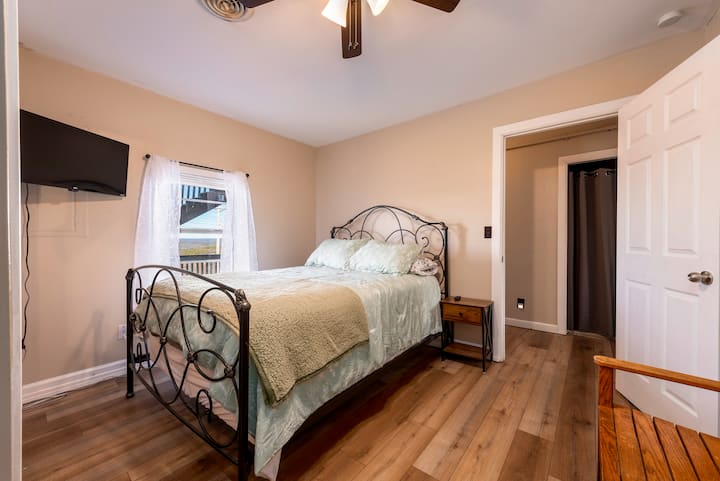Comfortable queen bed and linens in our historic Branson vacation home.