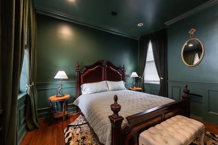 5 New Orleans Themed Units in FQ with Pool gallery image 3