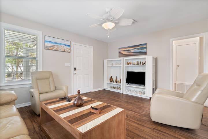 ¡Cabaña Sunny Shores junto a la bahía! - Casas en renta en Pensacola