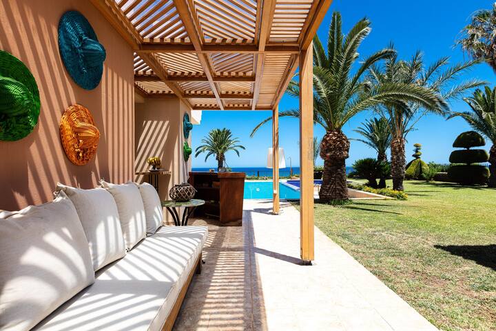 Grand Private Retreat Amid Palm Trees by etouri gallery image 3