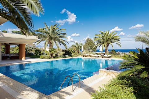 Grand Private Retreat Amid Palm Trees by etouri