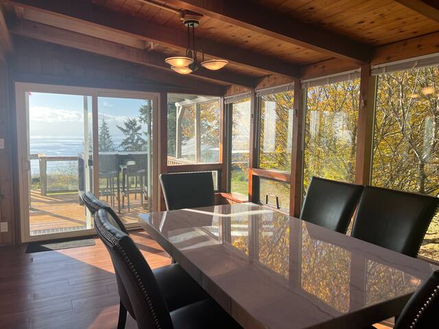 Oceanfront Lodge: Your Private Retreat to Nature gallery image 5