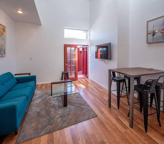 Bright 2 Bed Venice Loft