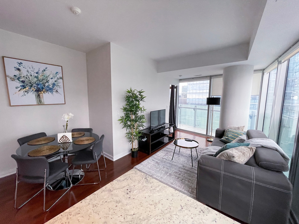 Modern High-Rise Condo - CN Tower and Lake Views - Condominiums for ...