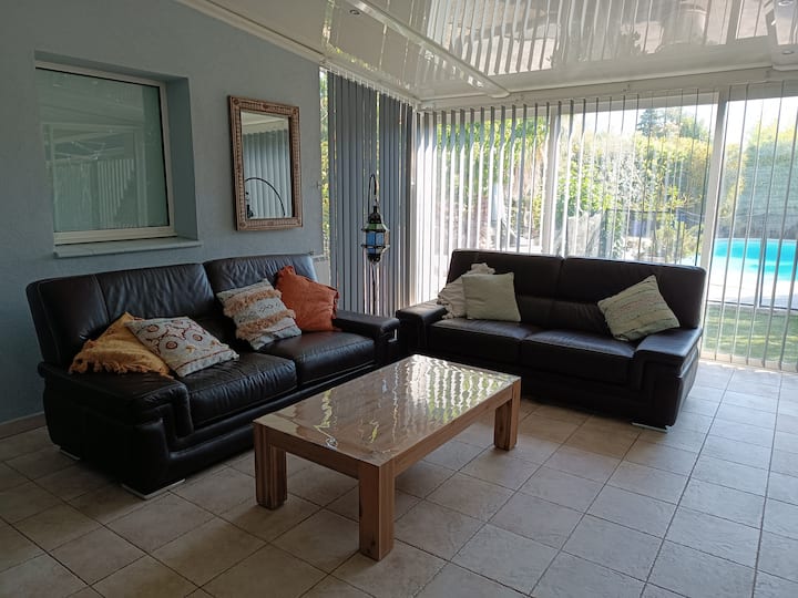 Bas De Villa Moderne Avec Piscine Privée - Fréjus