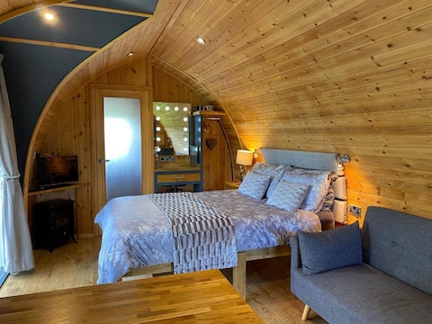 Top performing Airbnb: Kingfisher Glamping Pod with Hot Tub in South Gloucestershire