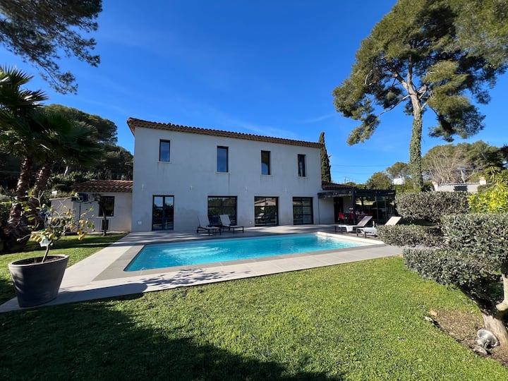 Villa Les Jasmins: Modern Villa,  Private Backyard - Cannes