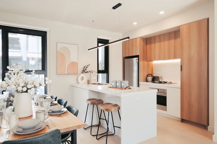 Captivating Charm Port Melbourne. Parking.