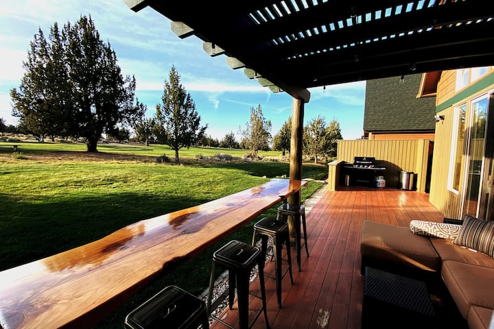 Knotty Pine Oasis on Eagle Crest Ridge Golf Course Chalets for