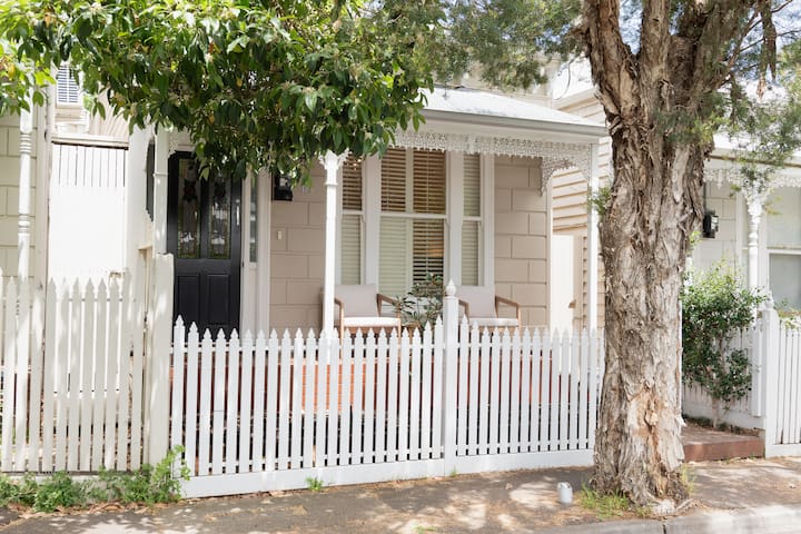 Prahran Timeless & Modern Haven | Central Location