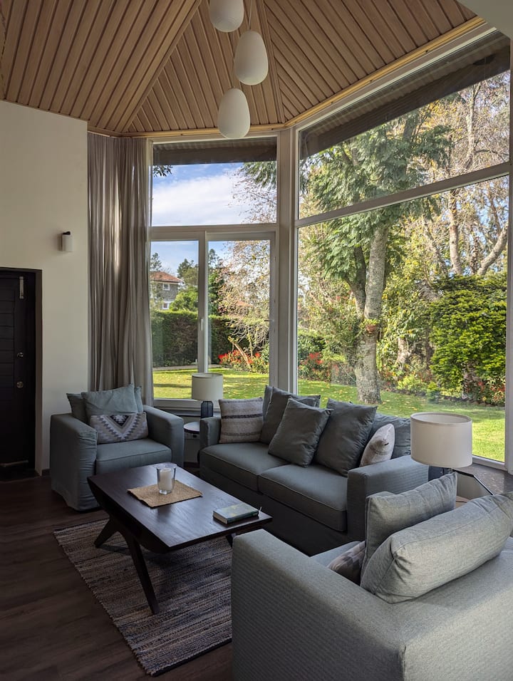 Forest-facing 3-bedroom Luxury Villa With Jacuzzi - Kodaikanal