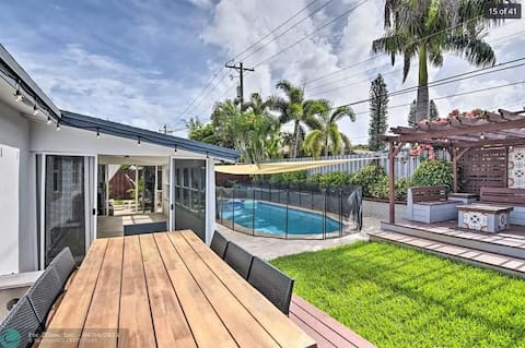 Tropical Private Pool Retreat *2 miles to Beach*