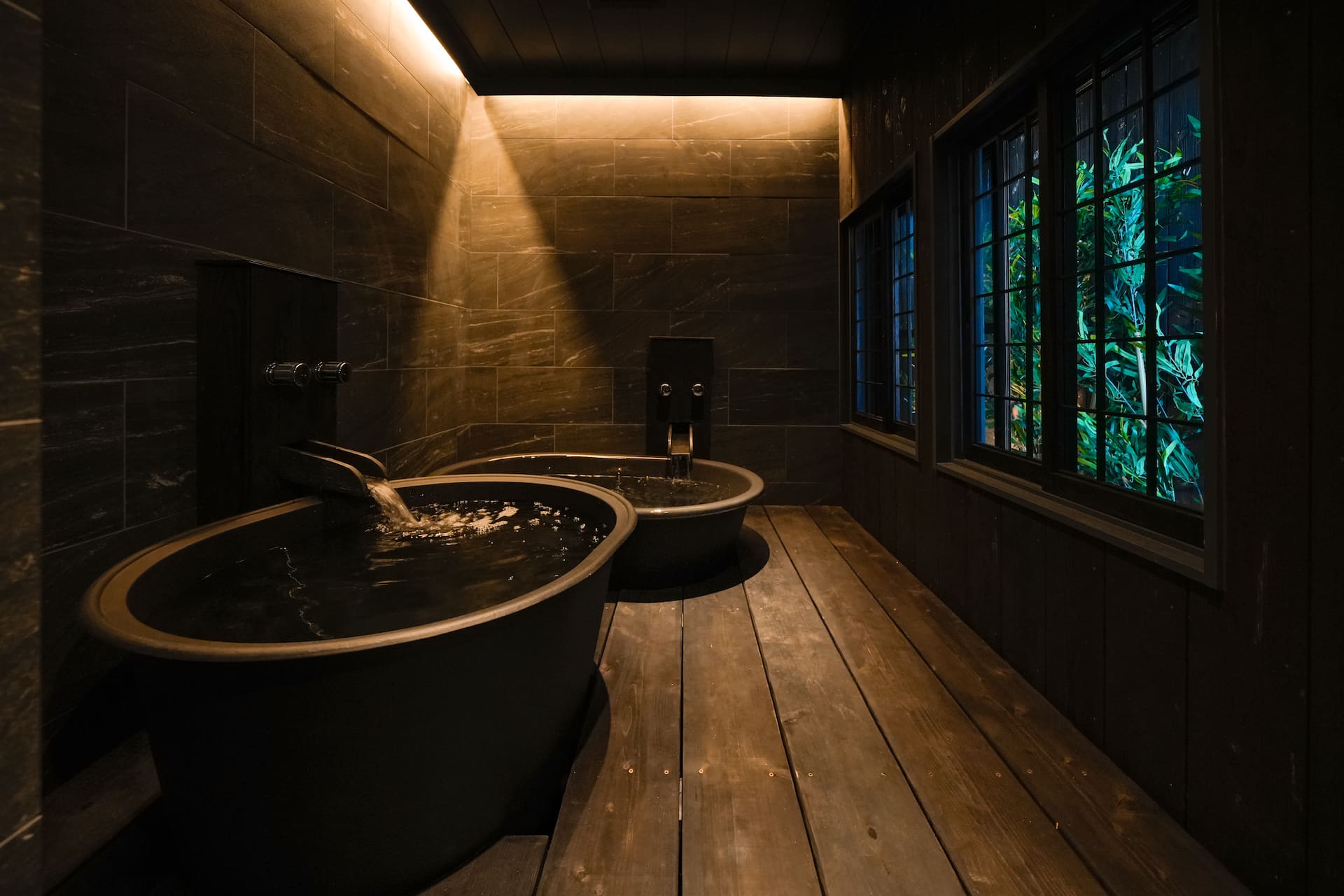 [Long Autumn Nights] Private homestay where you can enjoy the free-flowing hot spring water of Shirahama Onsen, Kanro-no-Yu.