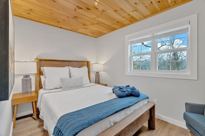 Serene Retreat: Enjoy mountain views from this stylishly designed bedroom with modern comforts!