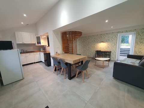 Air-conditioned house with terrace