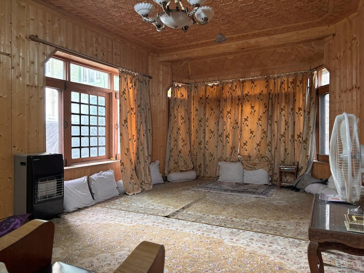 Pandit Villa (Premium) - Srinagar