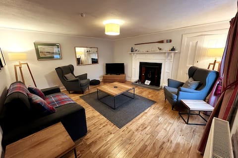 Popular Airbnb listing: Cosy cottage by the sea in Nairn