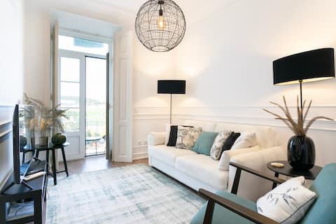 Top Airbnb: Exquisite 2bdr flat with balcony in Lisbon's heart in Campolide