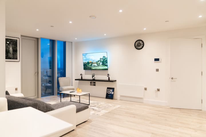 Luxury 2Bed Penthouse with Views Manchester Centre gallery image 3