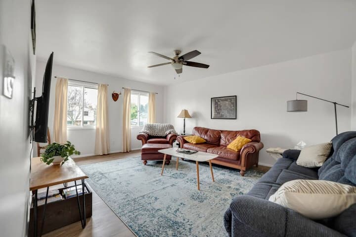 Cozy 3bd > 1 Mile To Lake Huron (Pet Friendly!) - Oscoda, MI