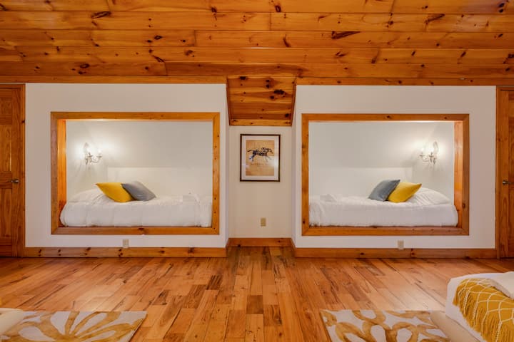 2楼卧室
可住宿6人
2张标准双人床和2张单人床