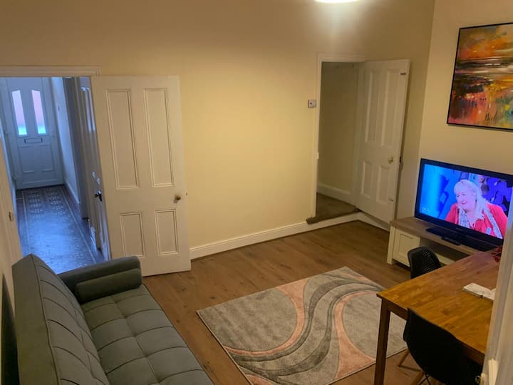 منطقة معيشة/طعام كبيرة وواسعة