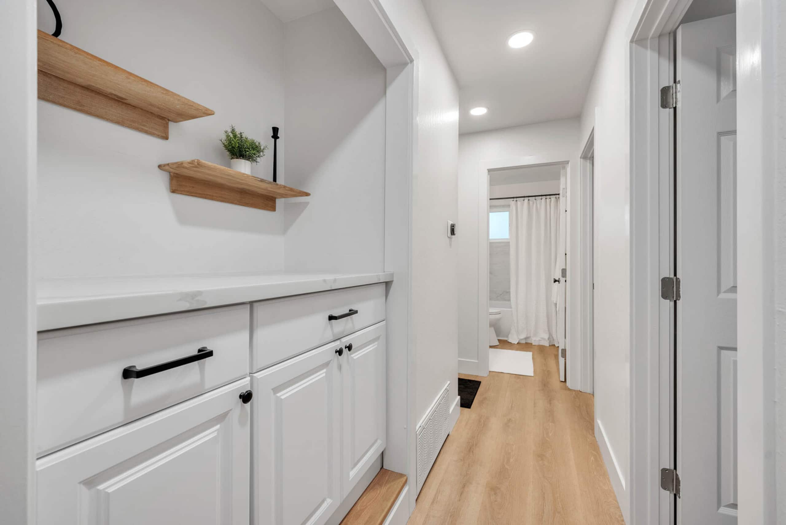Charming Renovated Home Near CSU Sacramento - Photo 6
