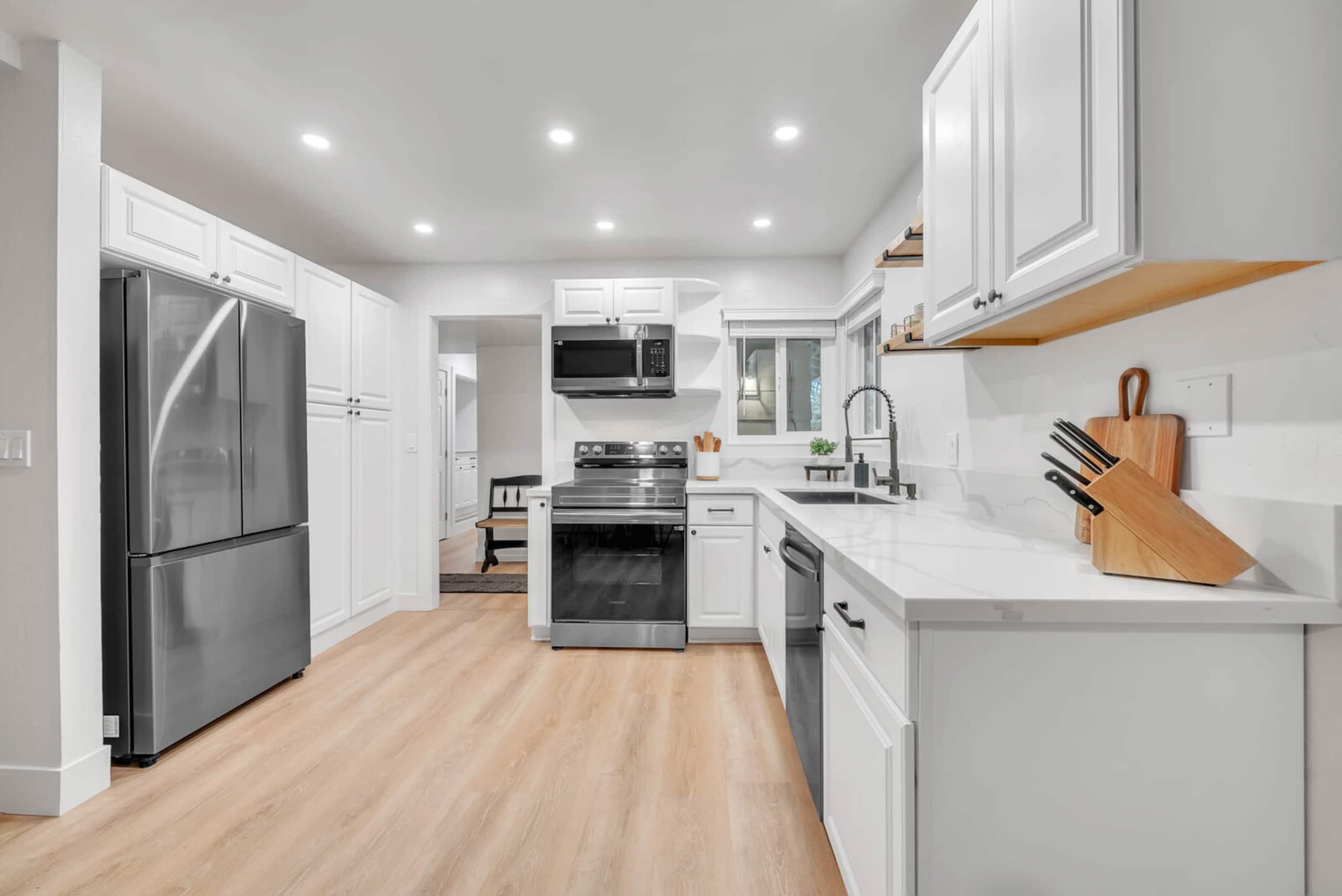 Charming Renovated Home Near CSU Sacramento - Photo 16