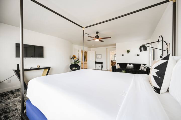 KA* Spacious 6BR Home w/ Pool, BBQ & Pool Table gallery image 5