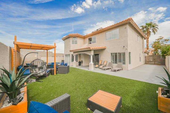 KA* Spacious 6BR Home w/ Pool, BBQ & Pool Table