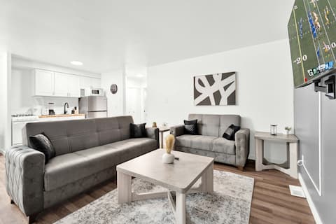 Stylish Loft in Shelby Twp | Stony Creek Close