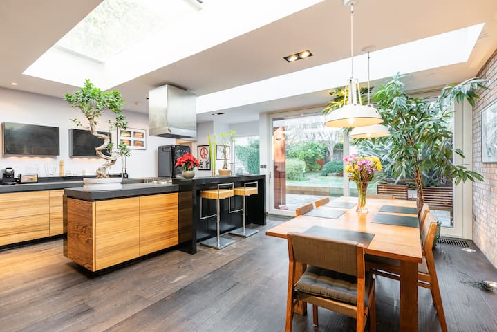 Luxurious 3 Bed Open Plan Townhouse in Dublin City gallery image 2