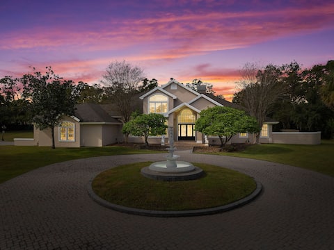 Luxurious 5,778 Sq Ft Estate · Helipad · 3+ Acres